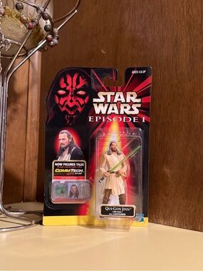 Star Wars Episode 1 Qui-Gon Jinn w/ Lightsaber ComTech Chip – Sealed Hasbro 1999